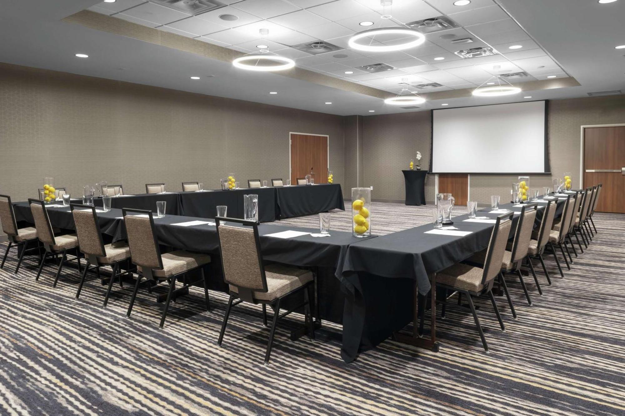 Hilton Garden Inn Denver/Торнтън Екстериор снимка